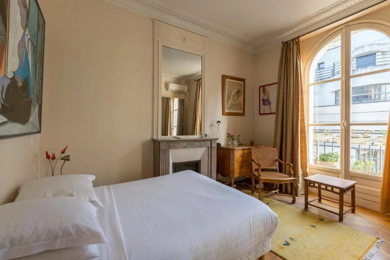 Veeve - Haussmann Beauty In The 6th Apartment Paris